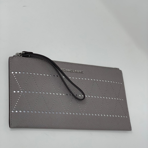 HP💜Michael kors jet set travel lg wristlet pearl - Picture 3 of 8